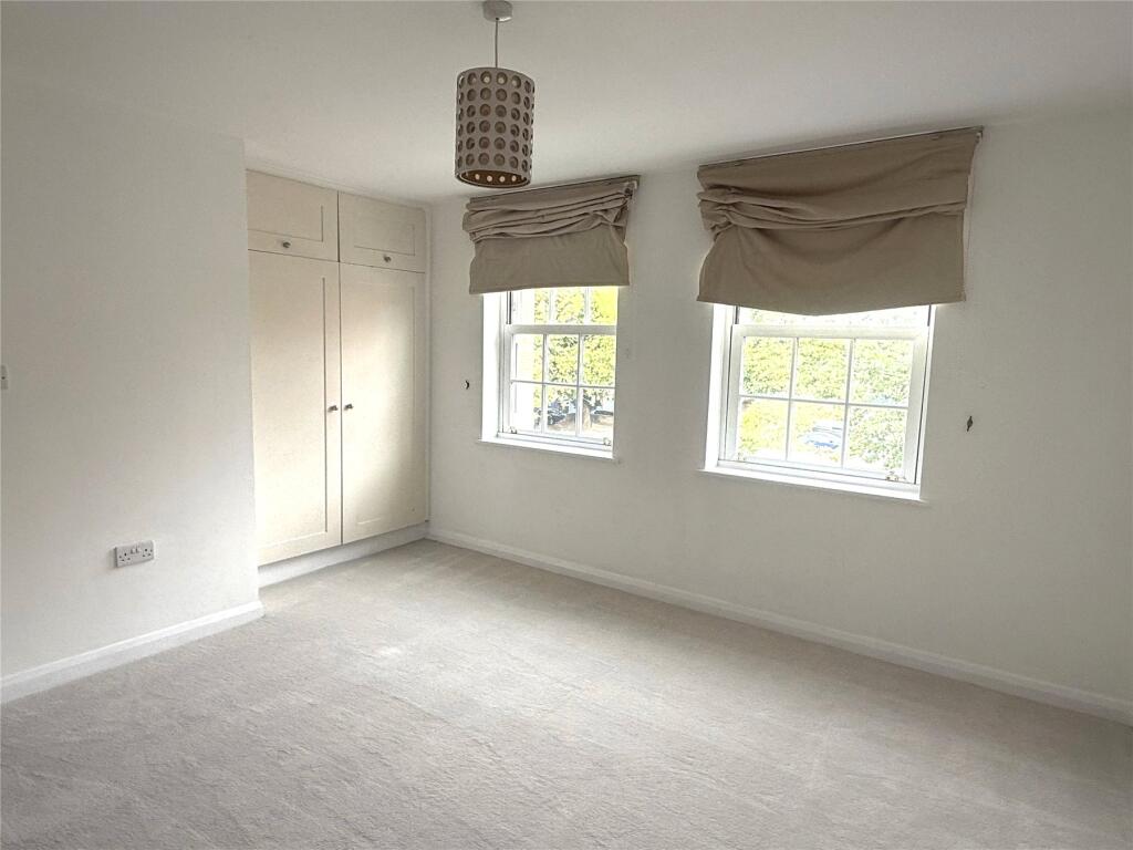 Apartment in Slough - View 5