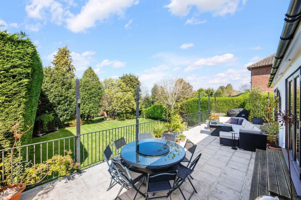 House in Sutton - View 3