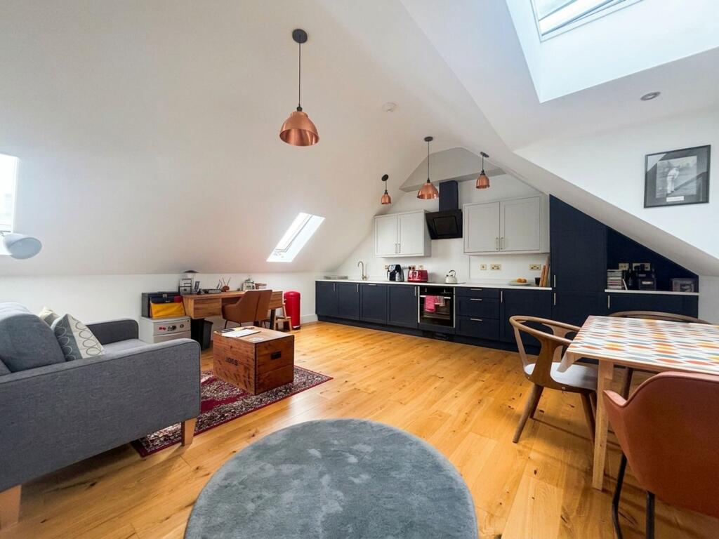 Quaker Lane, Thornbury, BS35 photo 3