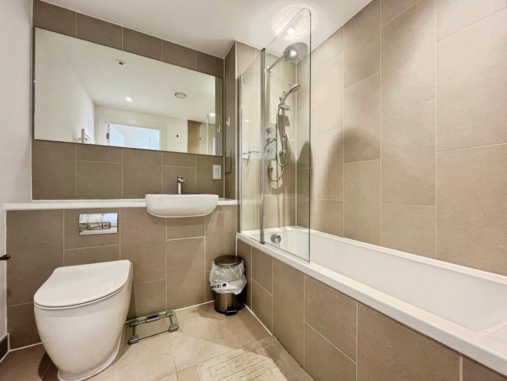 Apartment in Runnymede, Egham - View 5