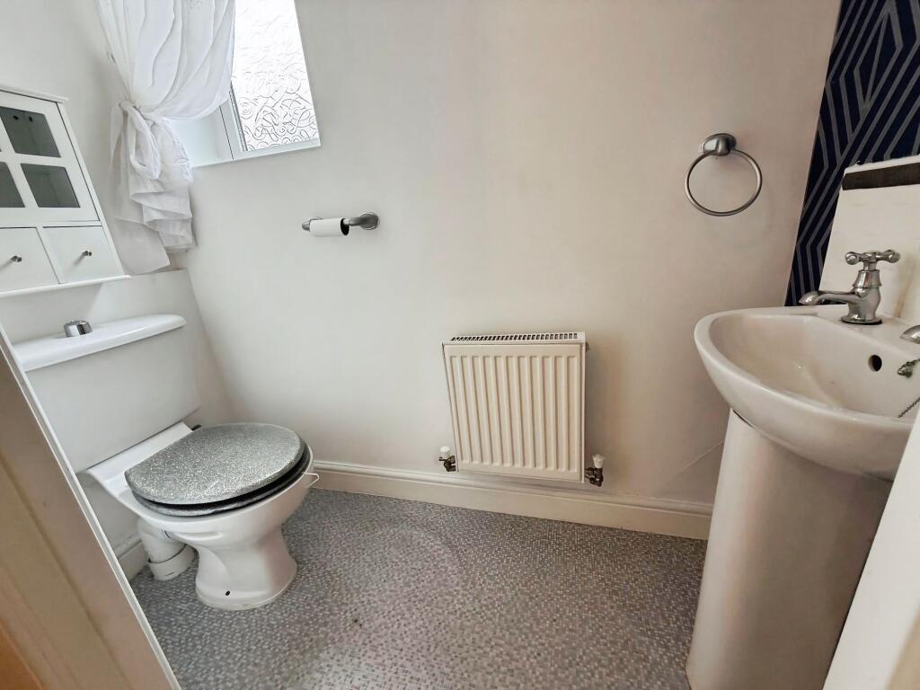 House in Stoke-on-Trent, Packmoor - More