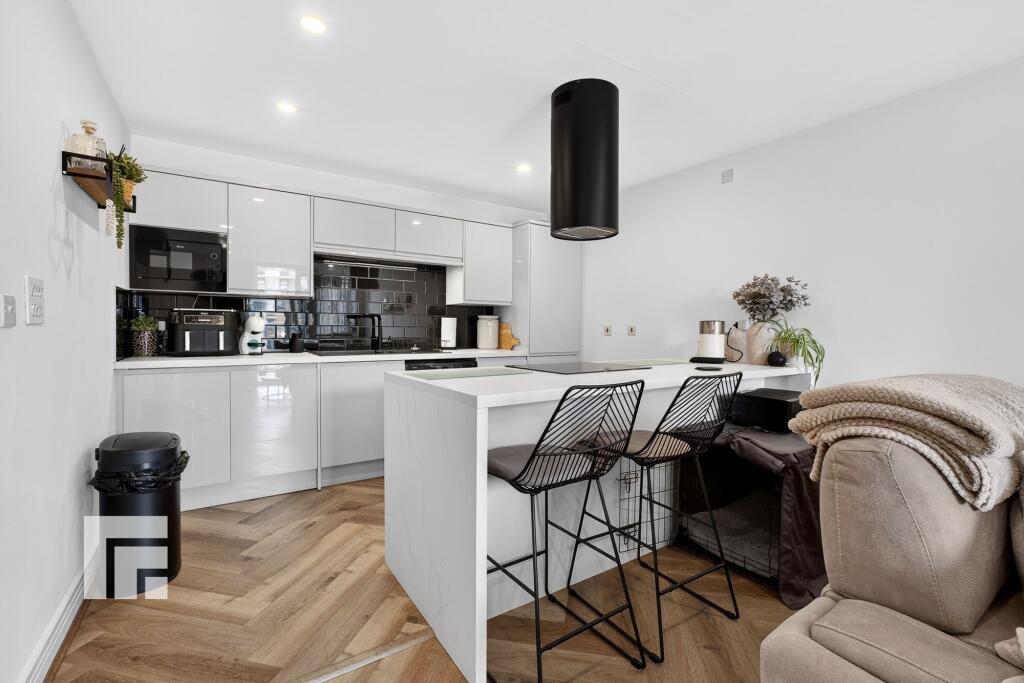 Apartment in Cardiff, Grangetown - View 2