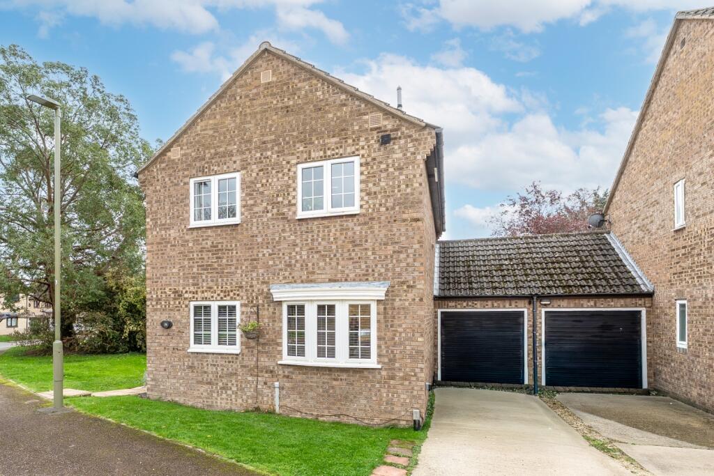 3-bed detached on Birchwood, Carterton, Oxfordshire, OX18, £375,000