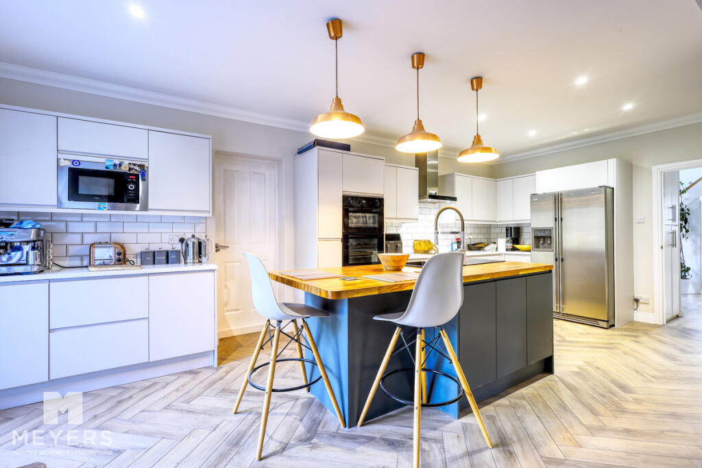 House in Christchurch, Iford, Fairmile - More