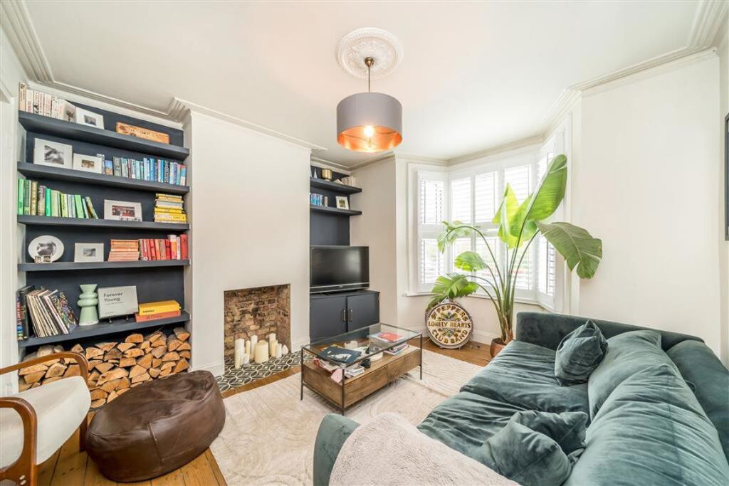 House in London - View 2