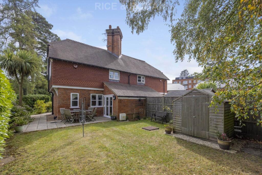 2-bed other on Lynwood Village, Ascot, £400,000