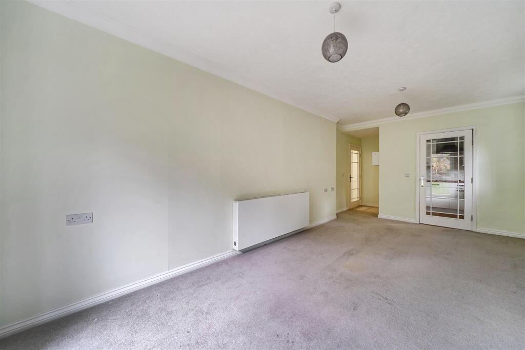 Beecham Lodge, Cirencester, Gloucestershire photo 3