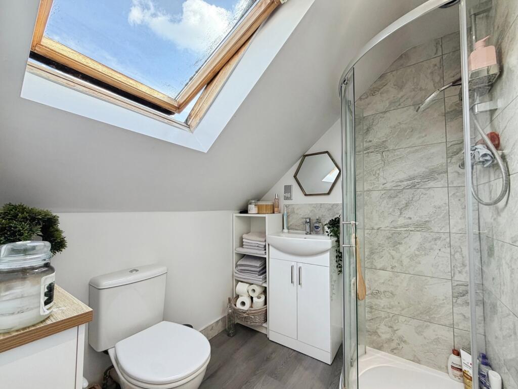 House in Rushmoor, North Town - More
