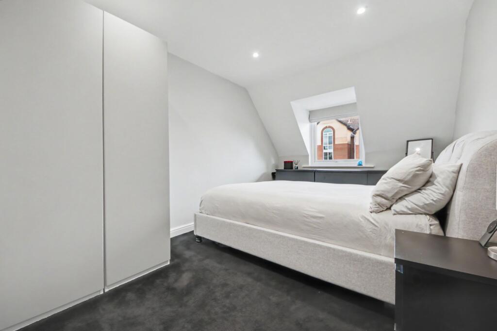 Apartment in Southampton - View 4