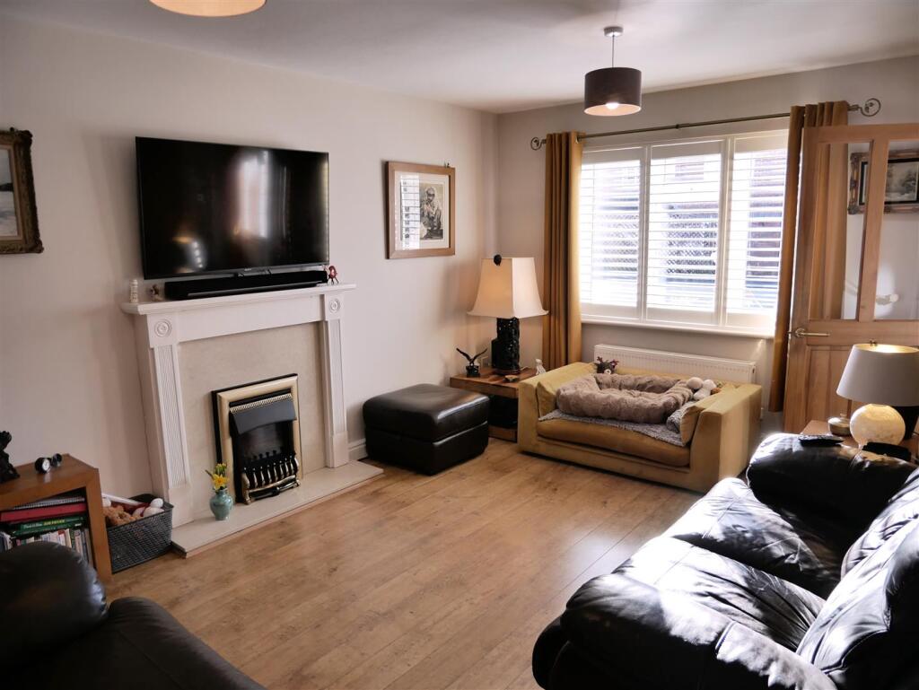 Park Close, Calne photo 3