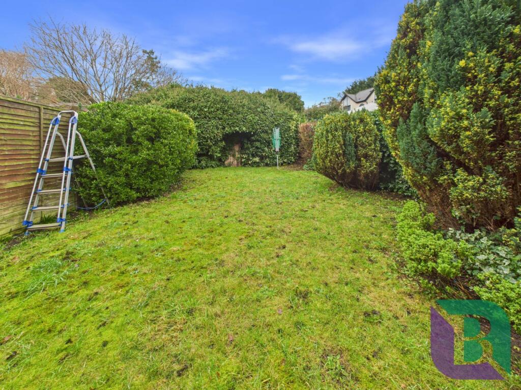 Bedford Road, Aspley Guise photo 2