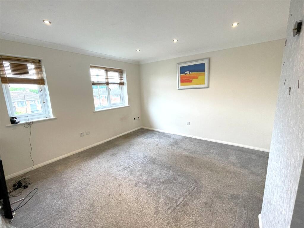 St. Margarets Avenue, Stanford-le-Hope, Essex, SS17 photo 3