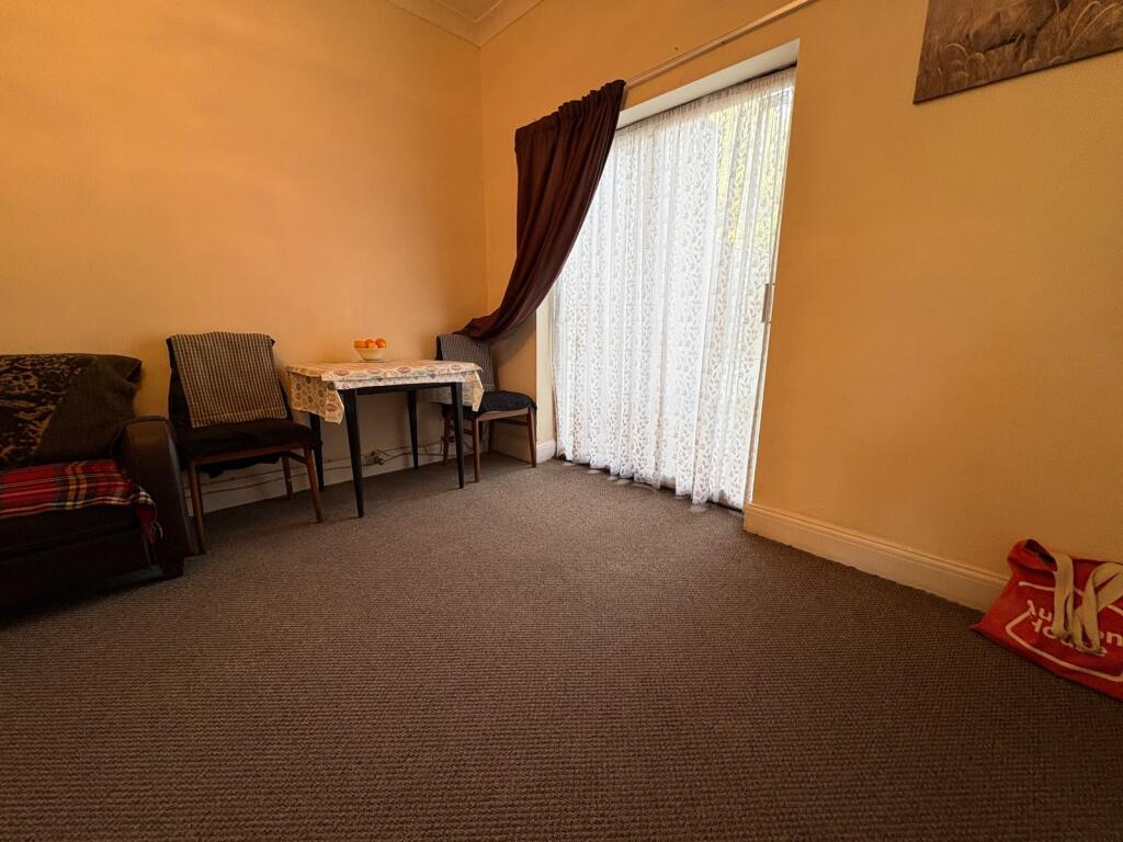 Apartment in Southend-on-Sea - More