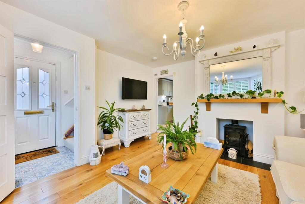 House in Welwyn Hatfield, Hertfordshire - View 3