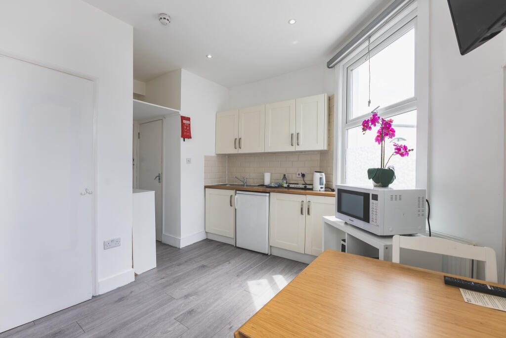 Studio flat for rent