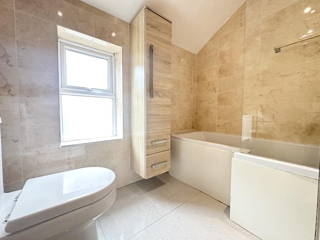 House in Gloucester - View 4
