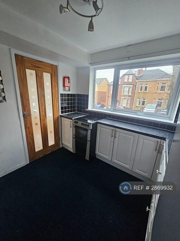 Apartment in Wirral, Liverpool City Region - View 5