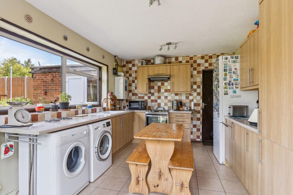 Edgecote Close, Caddington, LU1 photo 3