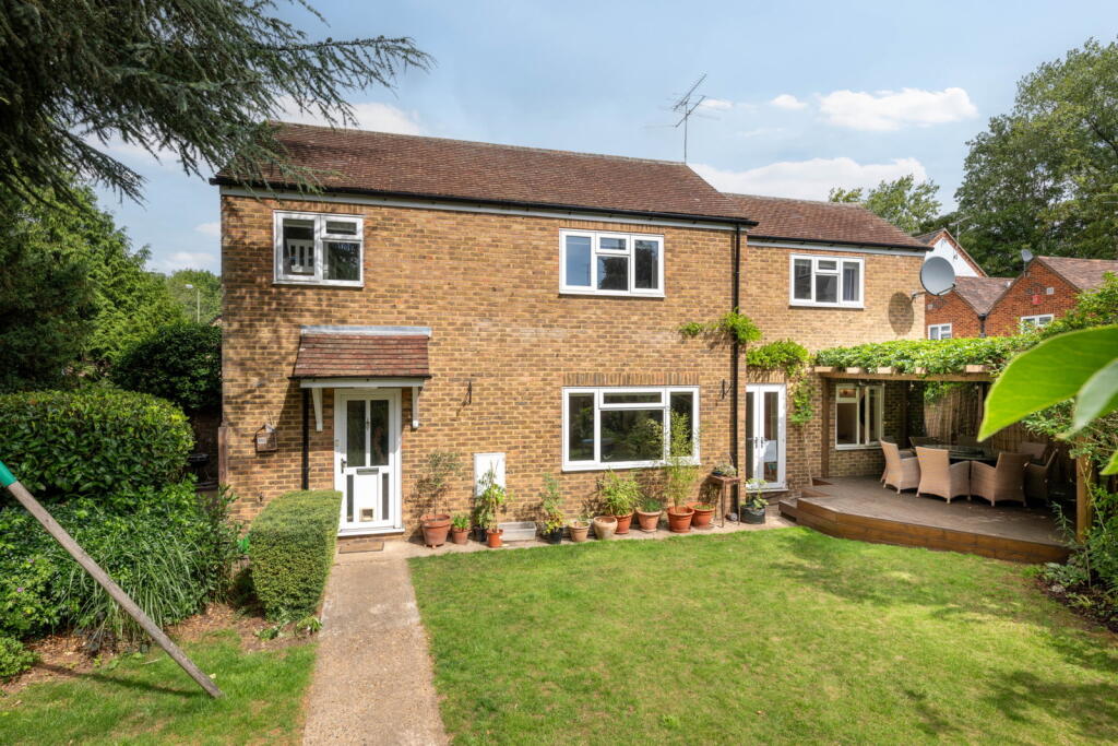 Brinsmead, Frogmore, St. Albans, AL2 2LS
