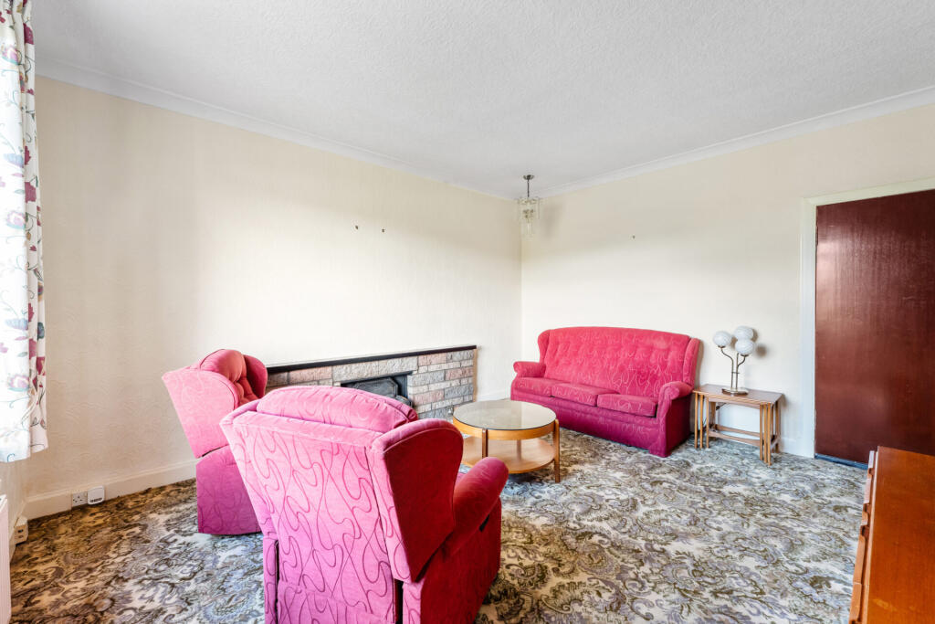 House in Glasgow, North Overlee, Stamperland - More