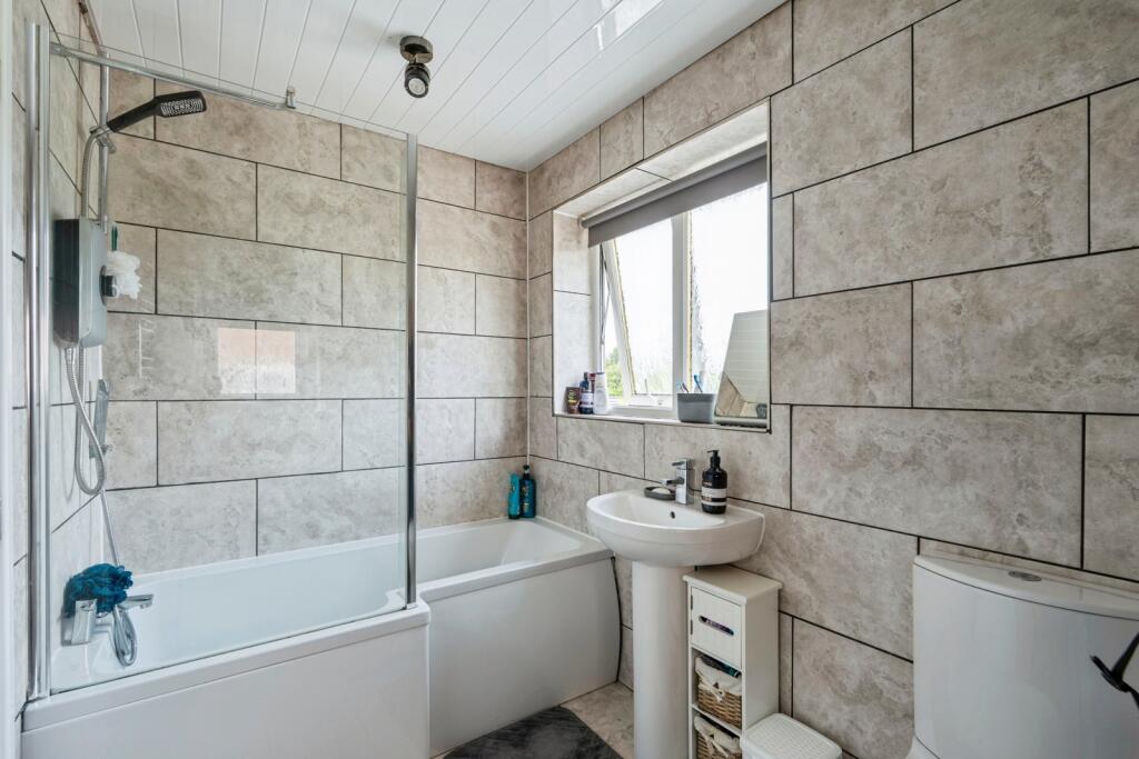 Horning Crescent, Burnley, Lancashire, BB10 photo 5