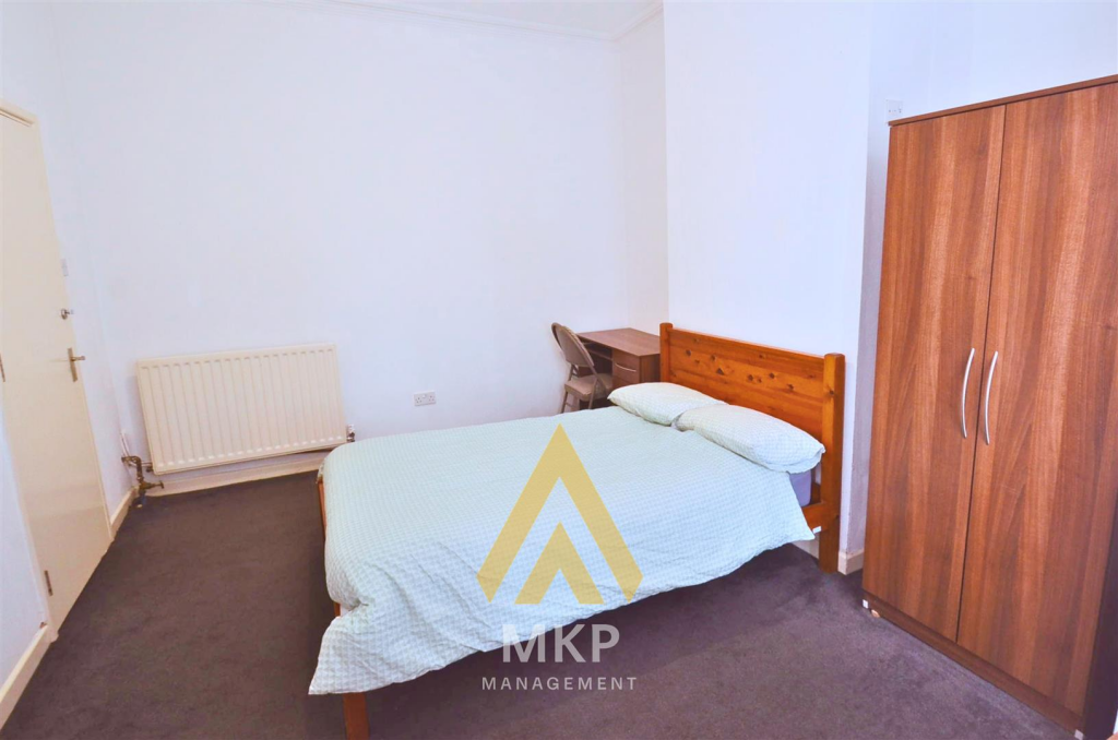 5 bedroom terraced house for rent
