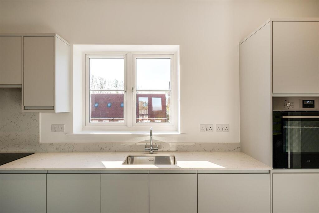 Apartment in Reading - View 5