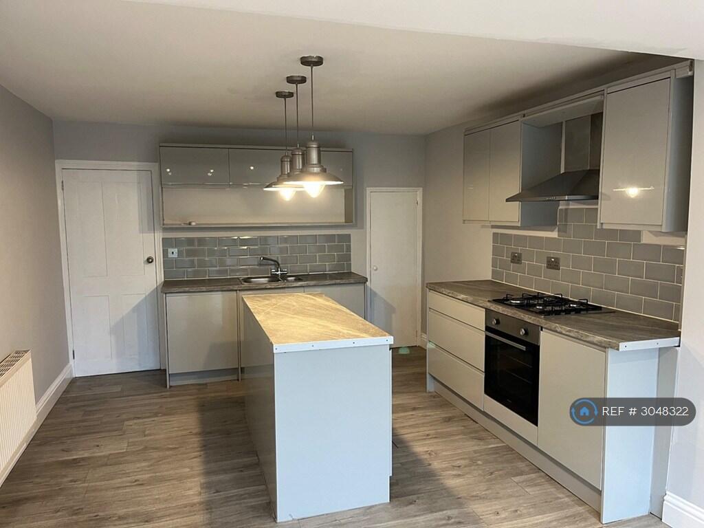 House in Tonbridge - More
