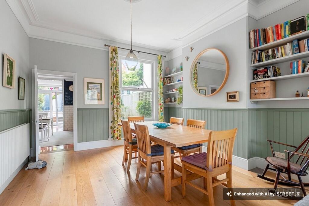 House in Torquay - More