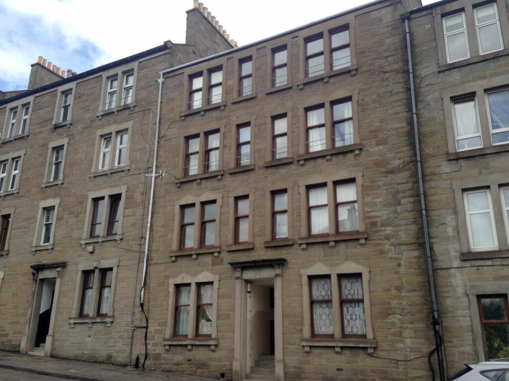 Main image of property: 1/2, 29 Provost Road, Dundee, DD3 8AF