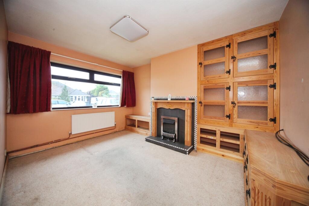 Hathaway Close, Luton photo 2