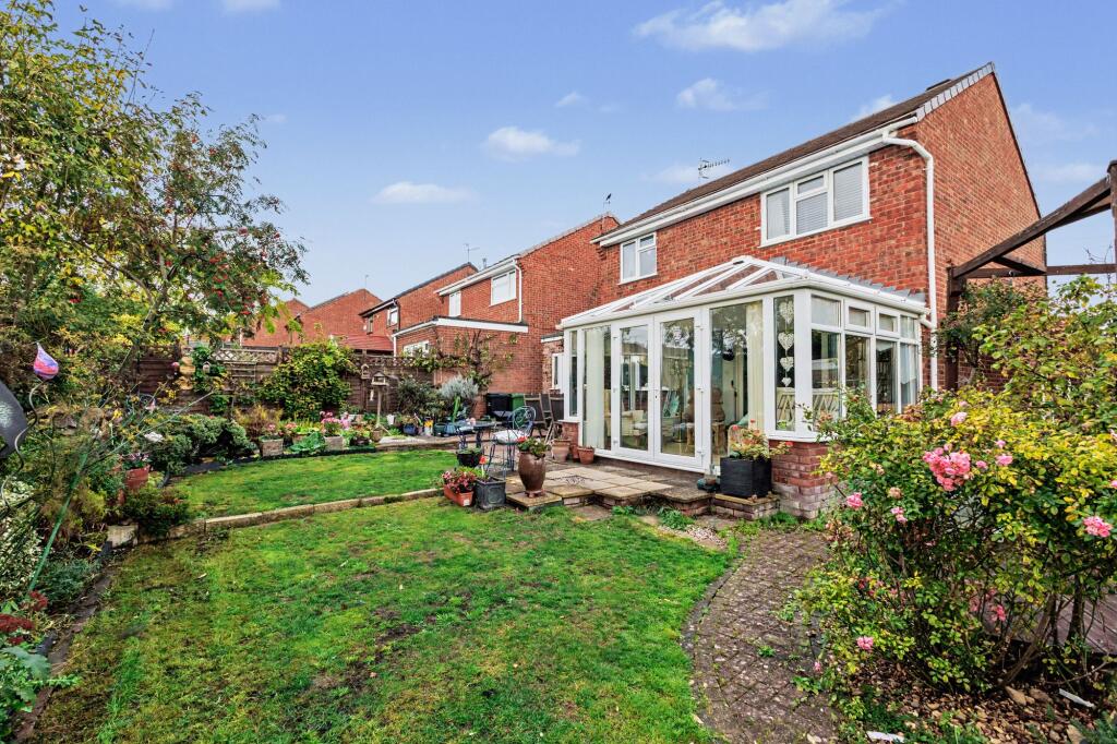 Allesborough Drive, Pershore, WR10 photo 4