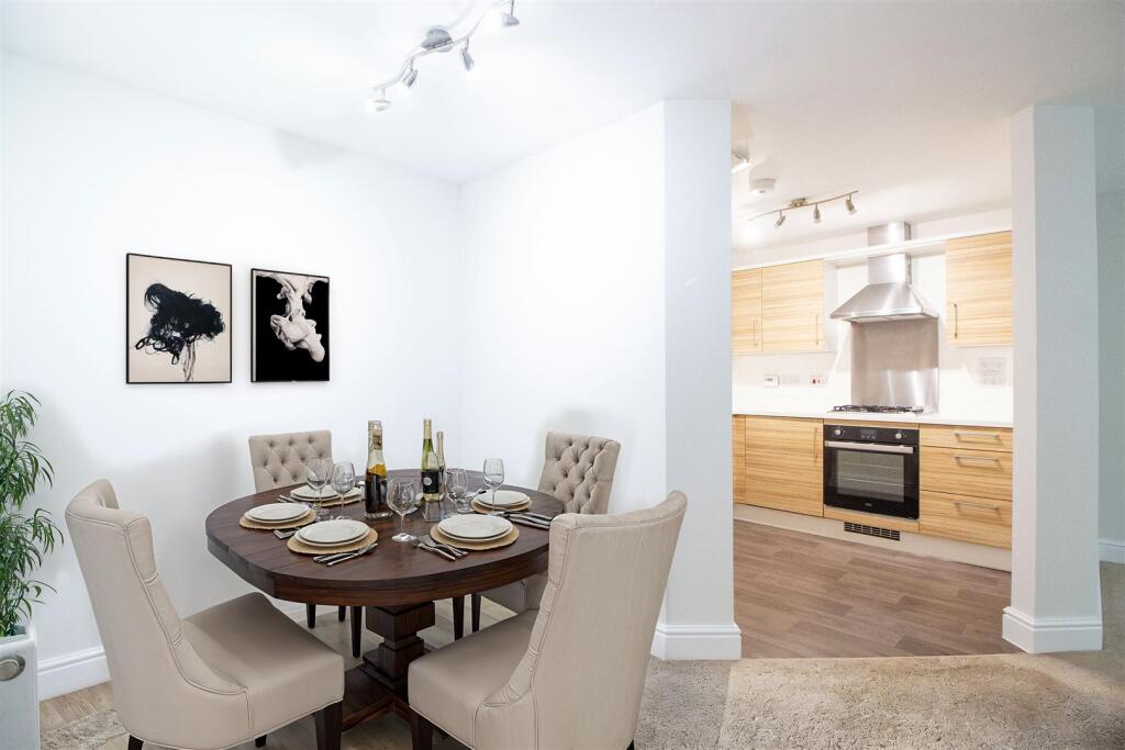 Apartment in Redhill - View 4