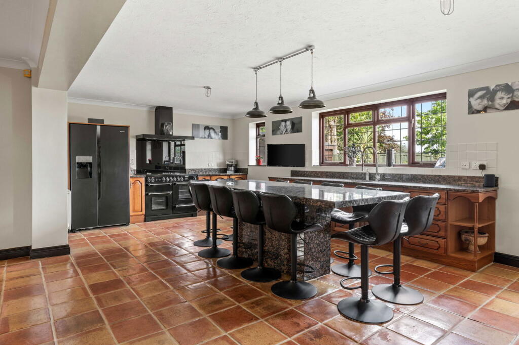 House in Maldon, North Fambridge - More