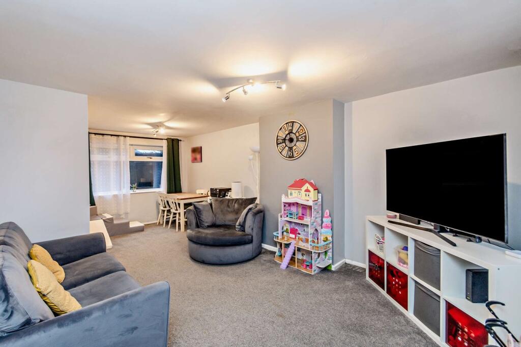 Airedale Avenue, Bingley, BD16 photo 2