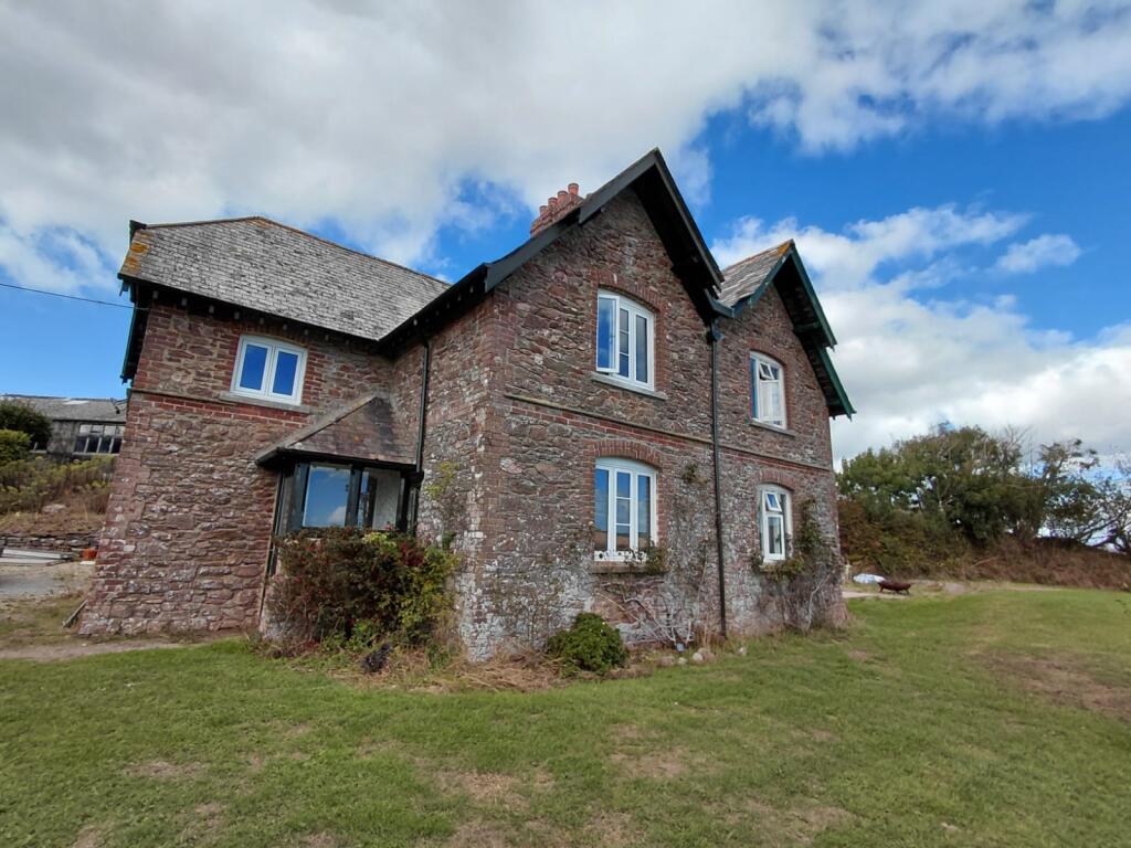 Main image of property: Little Worswell, Hillside Cottages Side Road, Noss Mayo, Devon