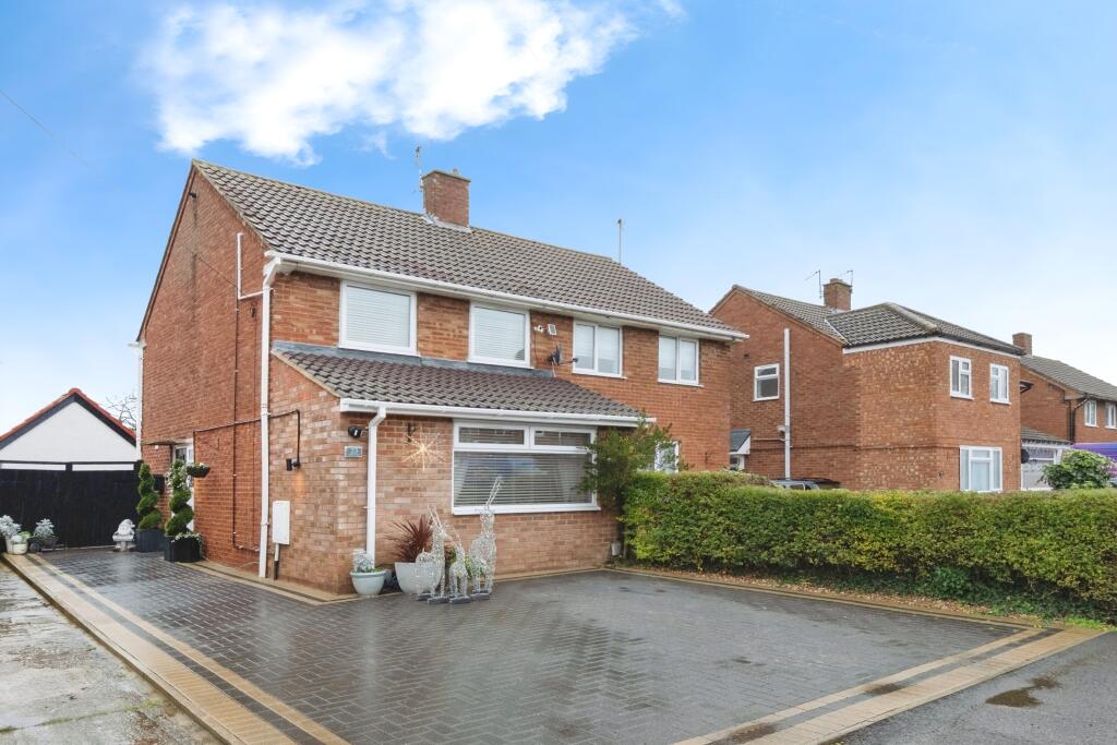 Main image of property: York Close, Barton-le-Clay, Bedford, MK45