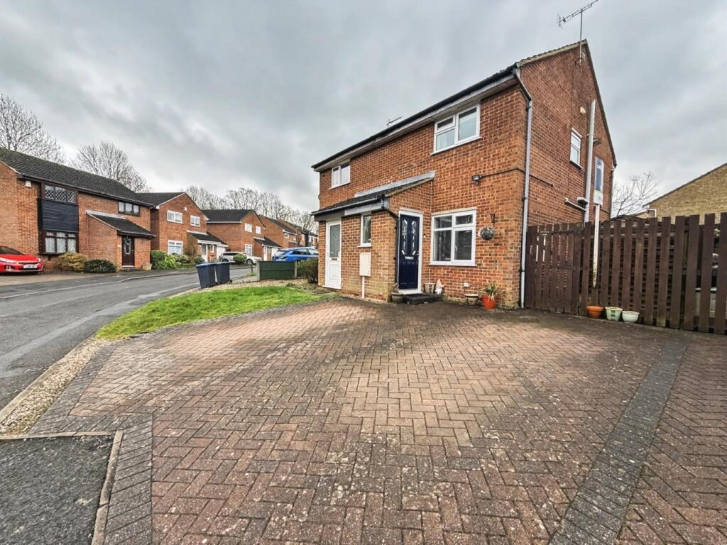 Main image of property: 6 Gorse Close, Rugby, CV22 6SJ