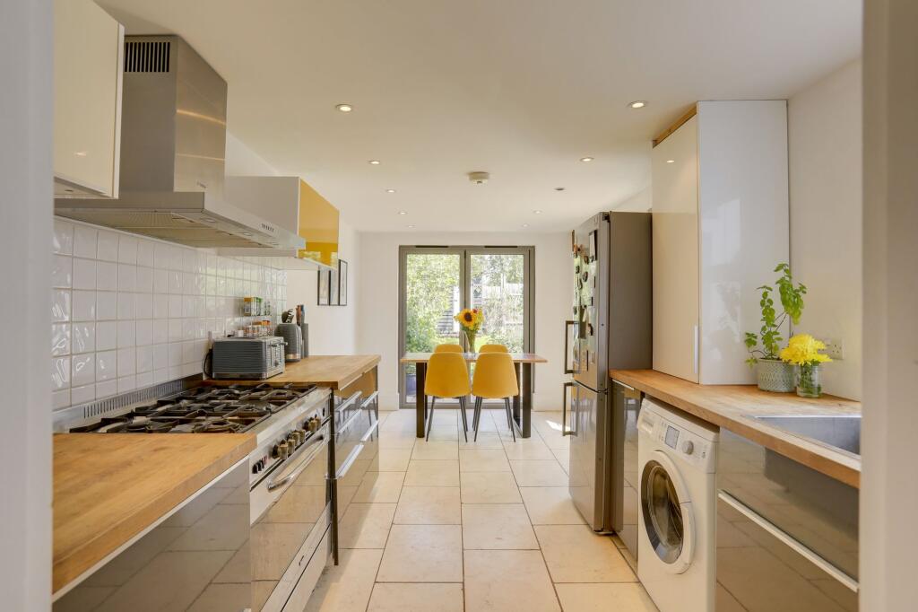 House in London - View 3