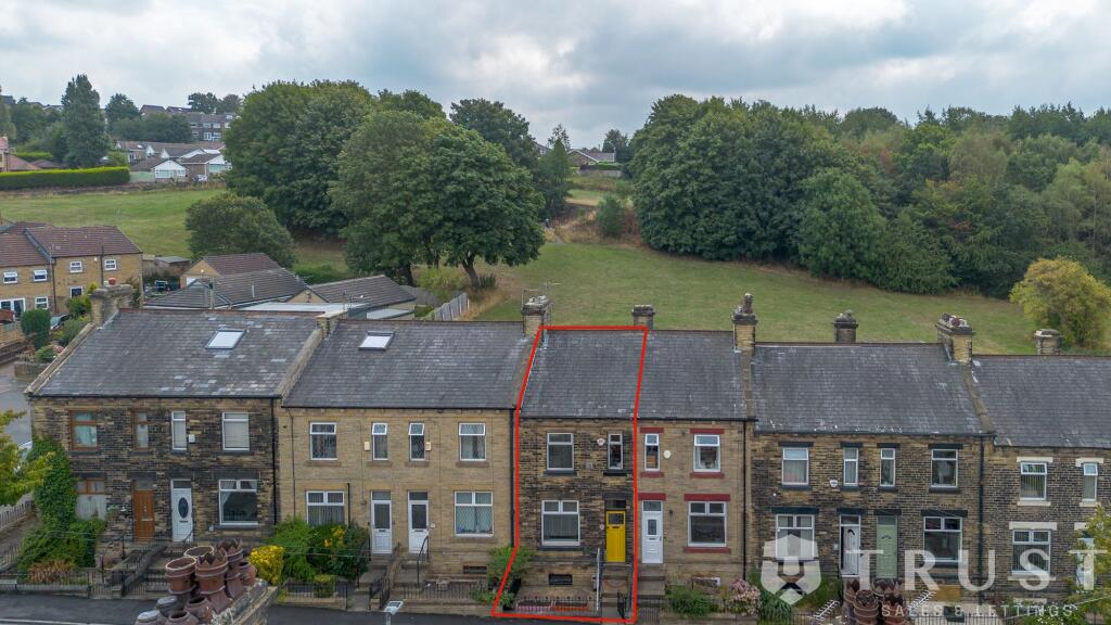 House in Kirklees, Hill Top Estate, Dewsbury Moor - View 2