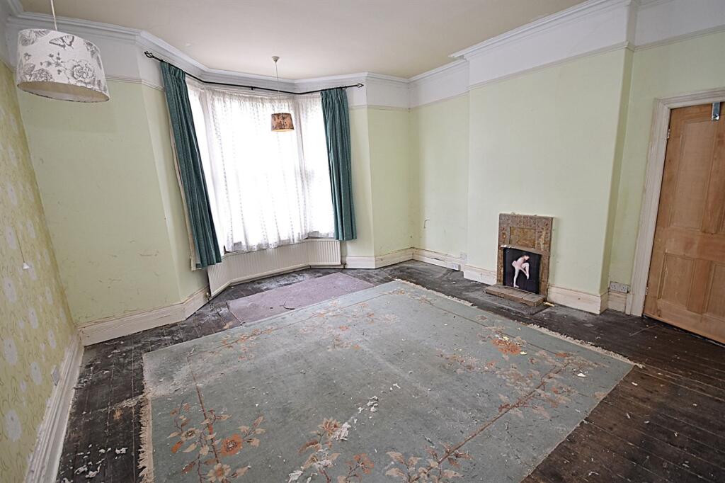 Whalley Hayes, Macclesfield, SK10 photo 4