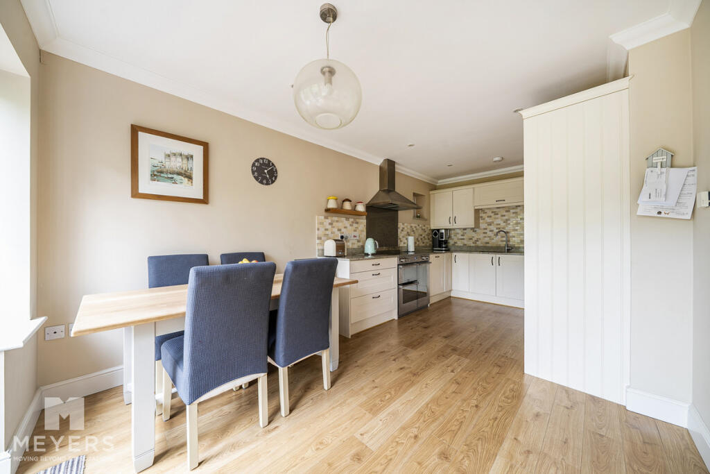 464 Ringwood Road, Ferndown, BH22 9 - More