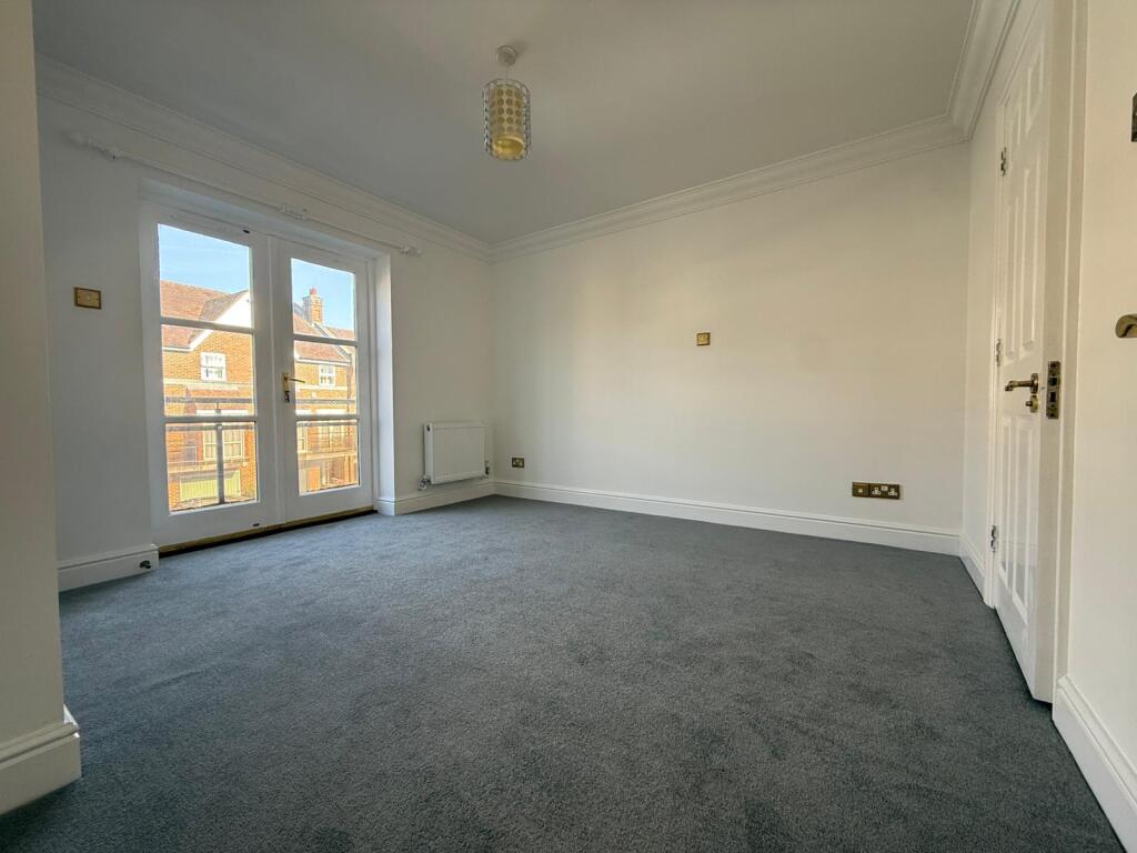 Apartment in Winchester, Harestock, Hyde - View 2