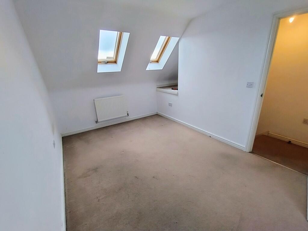 House in Wolverhampton, West Midlands - More