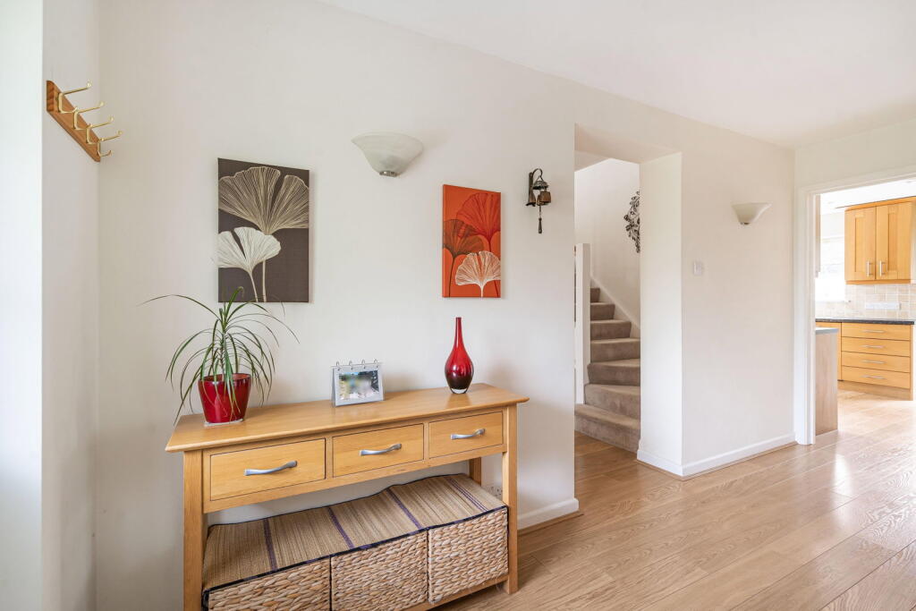 Four Acres, Merrow, GU1 photo 4