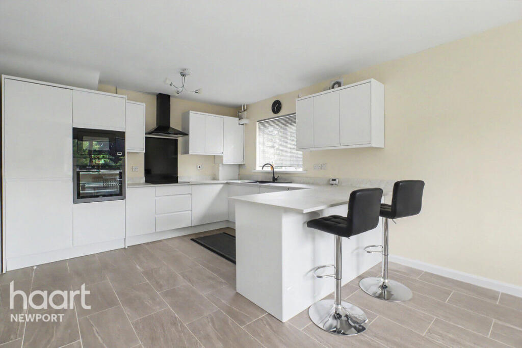 Stow Park Crescent, Newport photo 3