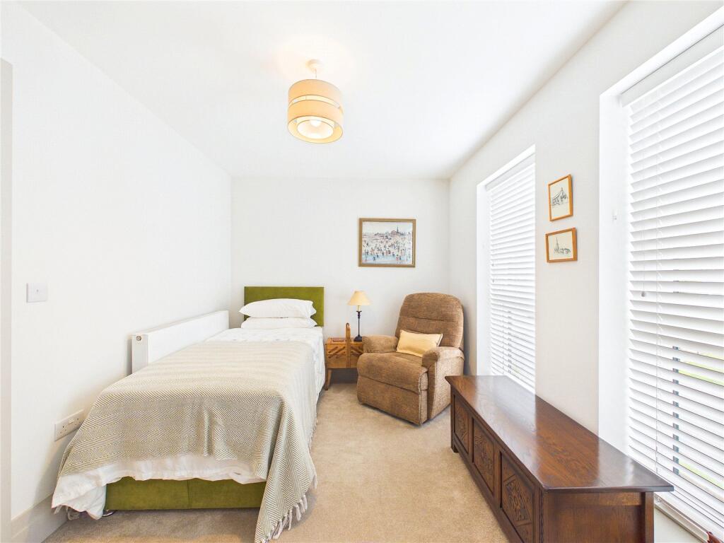 House in Worcester - View 5