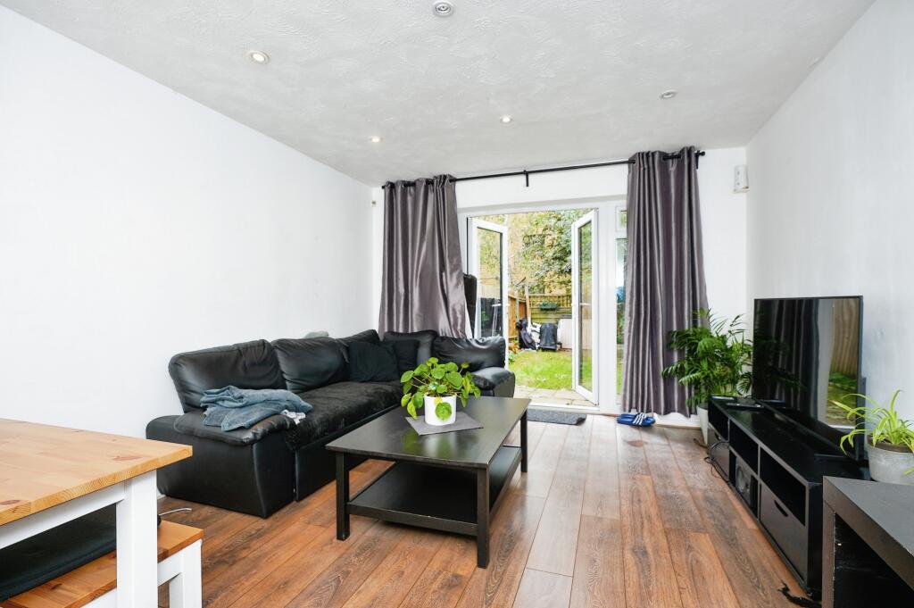 House in London - View 2