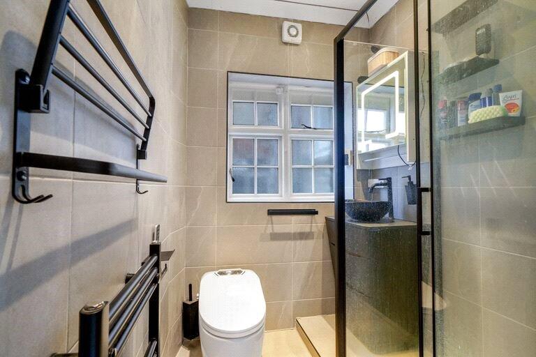 Apartment in Enfield - View 4