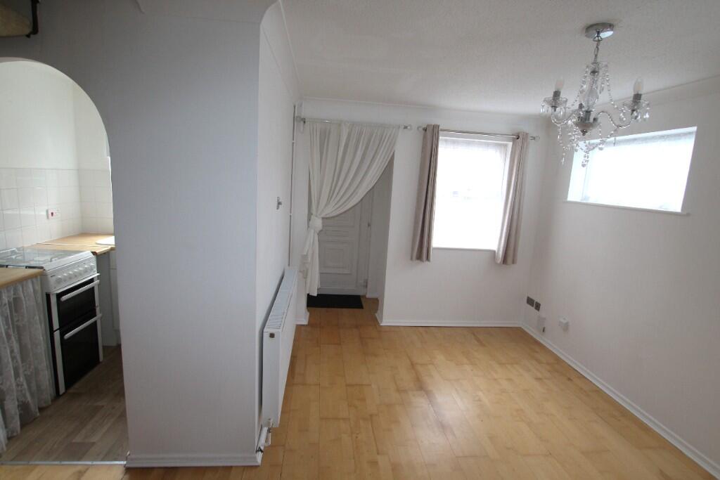 Manorfield, Ashford, Kent, TN23 photo 4